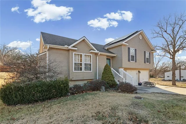 $260,000 | 521 East 2nd Street, Dearborn, MO 64439