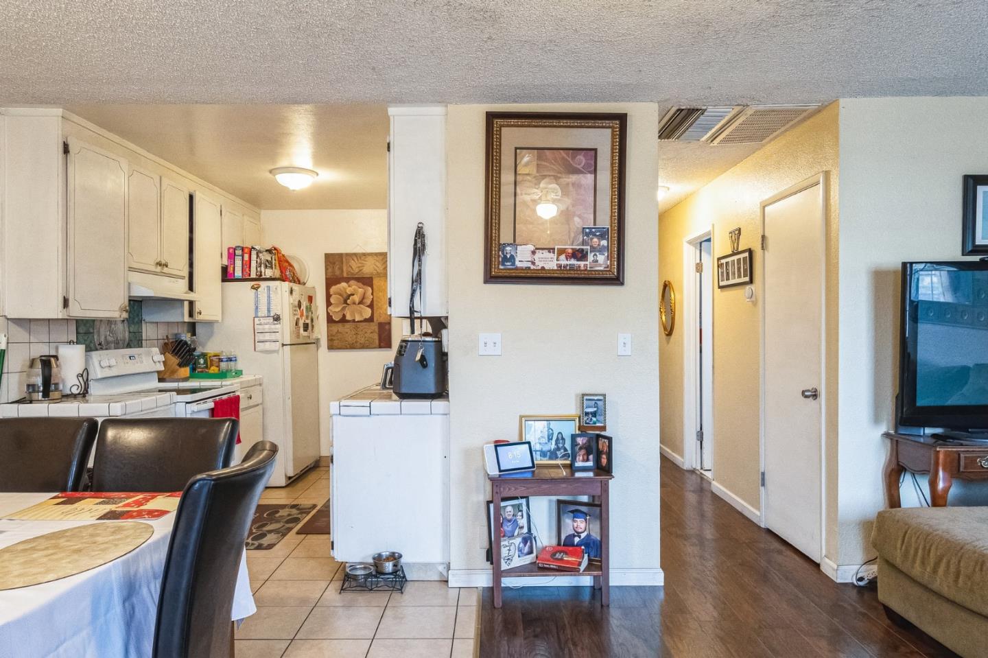 708 Sequoia Boulevard Tracy, CA 95376 - Photo 7 of 14 a work place with table and chairs