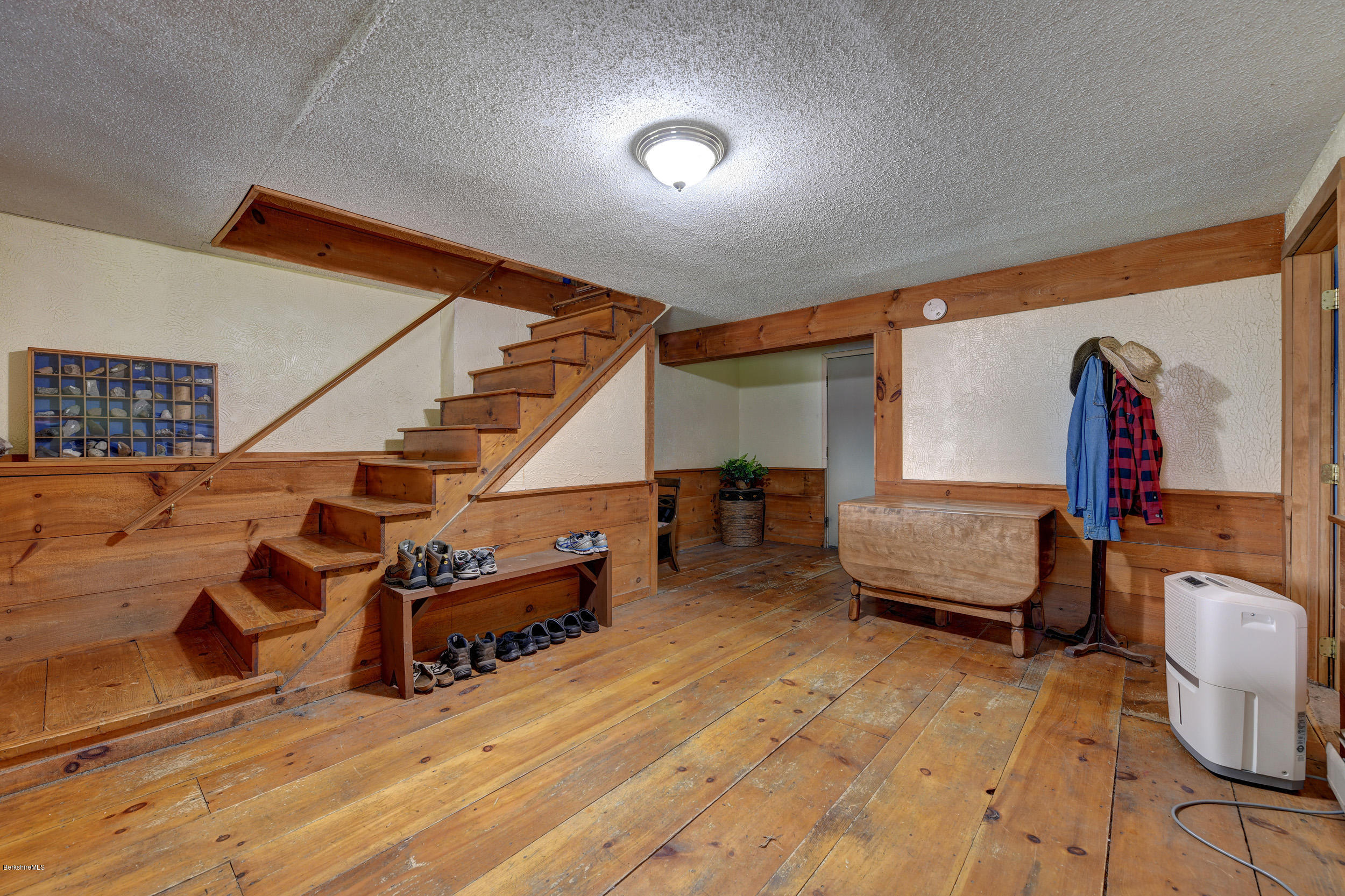 26 Andes Road Peru, MA 01235 - Photo 24 of 52 a living room with furniture