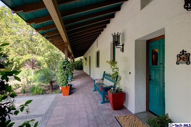 348 Blythe Road La Canada Flintridge, CA 91011 - Photo 3 of 51 a living room with furniture