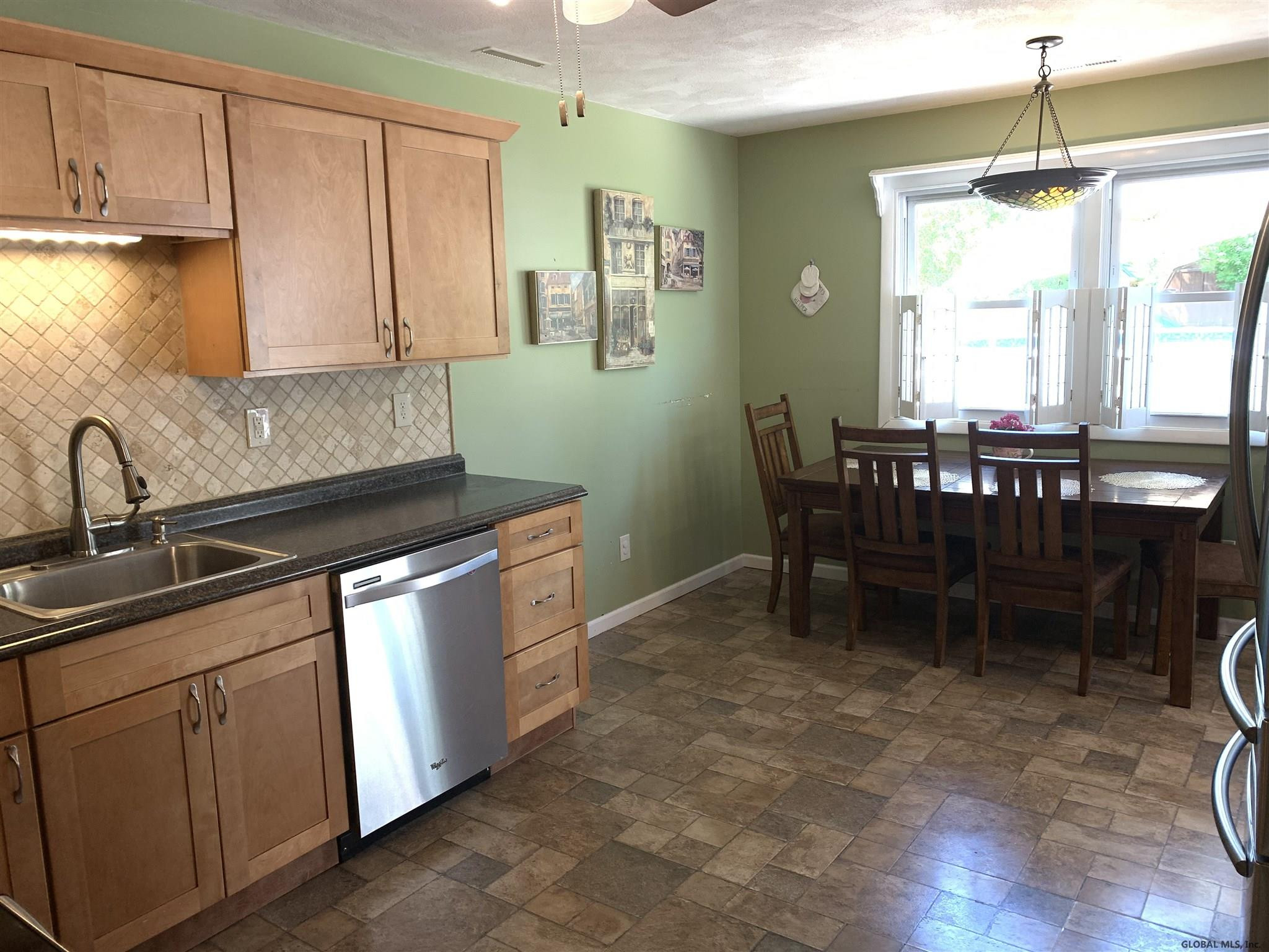 14 Sparrowbush Road Colonie, NY 12110 - Photo 12 of 35 Photo 12