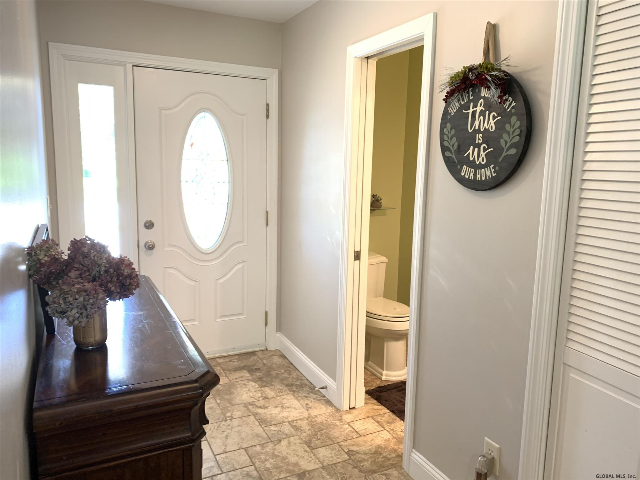 14 Sparrowbush Road Colonie, NY 12110 - Photo 4 of 35 Photo 4