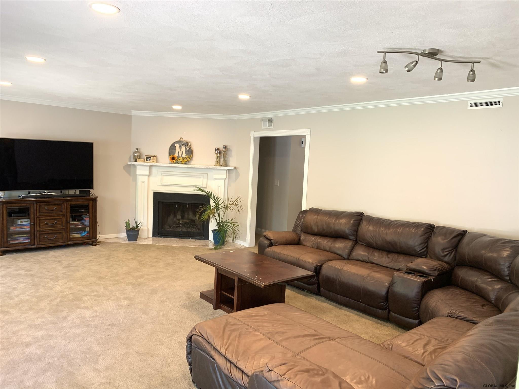 14 Sparrowbush Road Colonie, NY 12110 - Photo 7 of 35 Photo 7