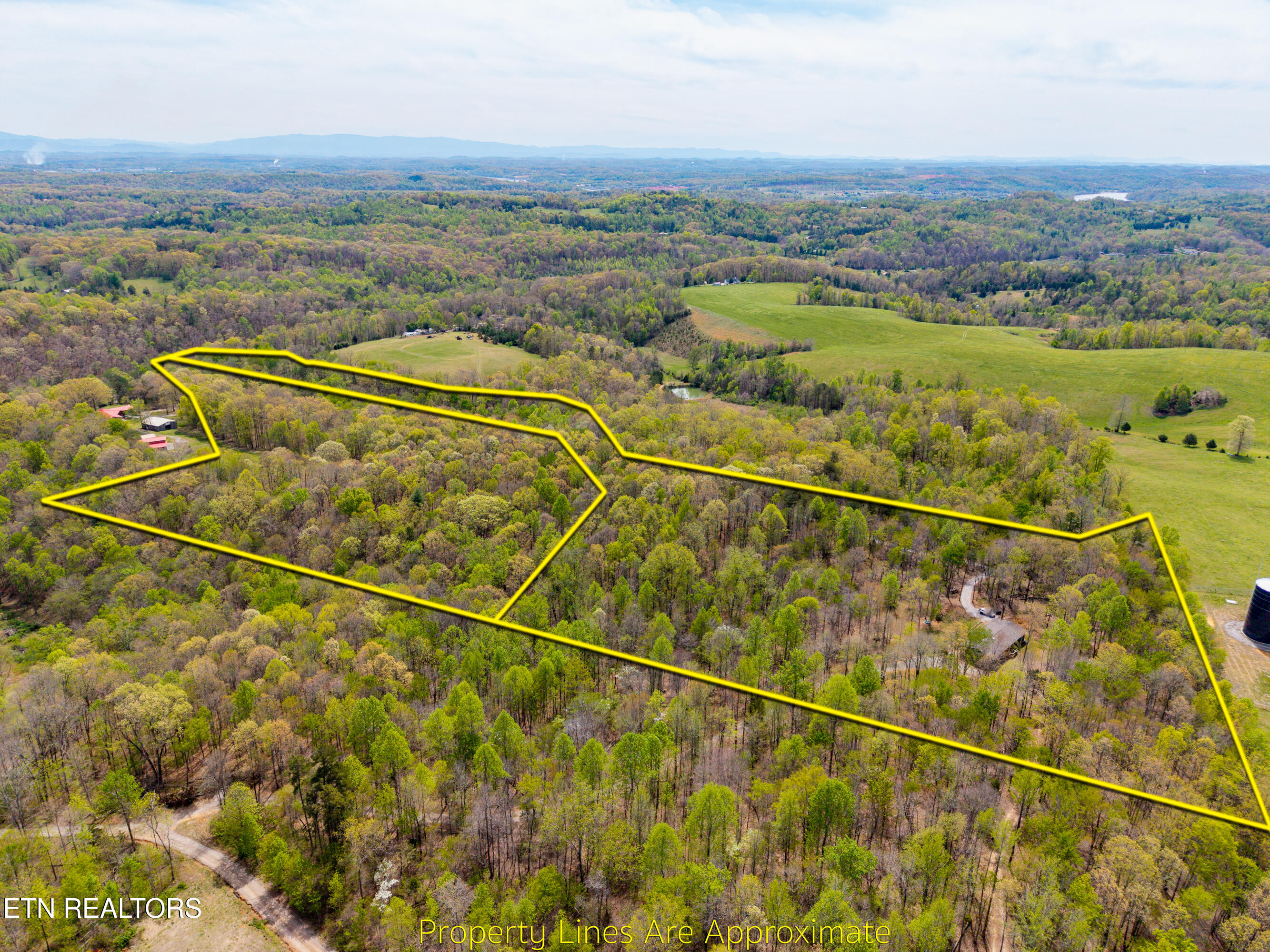 702 Dogwood Valley Road Kingston, TN 37763 - Photo 38 of 47 702DogwoodValleyRd-47