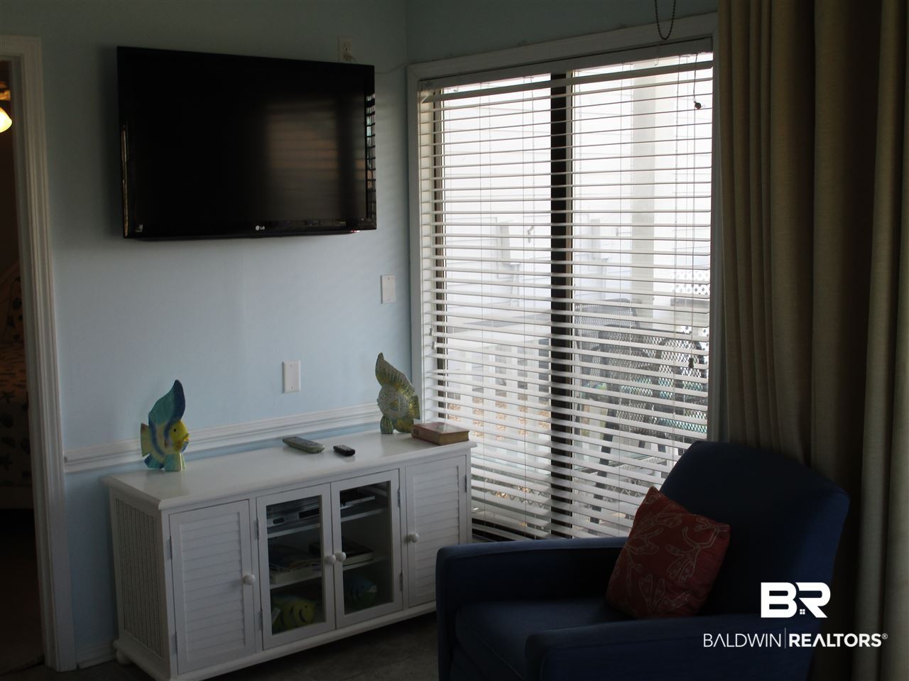 497 Plantation Road, Unit 1138 Gulf Shores, AL 36542 - Photo 5 of 15 Living Room