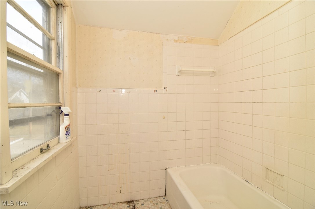 1040 Woodview Road Cleveland Heights, OH 44121 - Photo 15 of 19