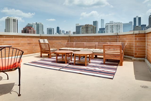 720 West Randolph Street, Unit PH7 Chicago, IL 60661 - Photo 17 of 18 a view of a living room with furniture