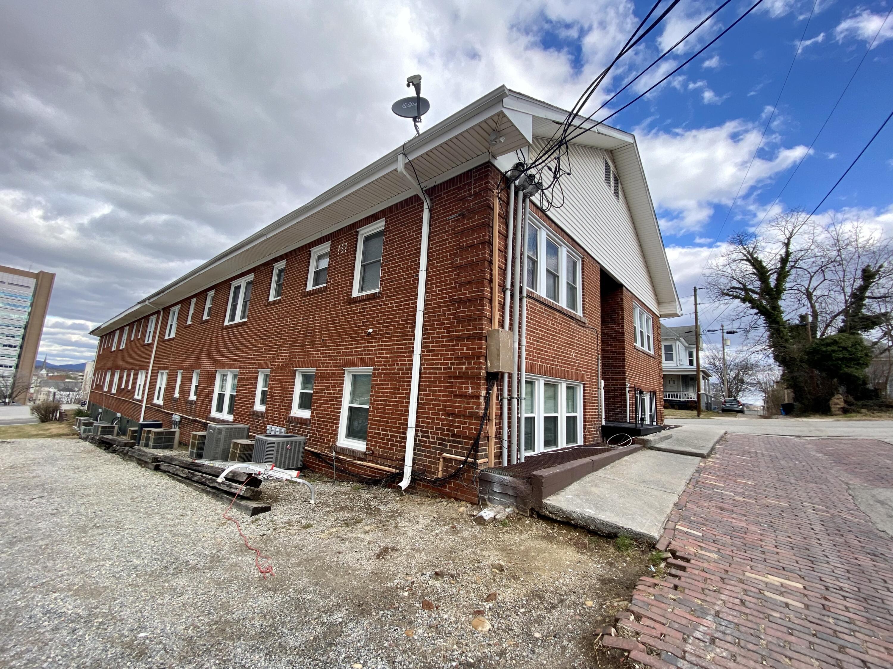 202 Elm Avenue, Unit A6 Roanoke, VA 24016 - Photo 5 of 19 a view of a house with a yard