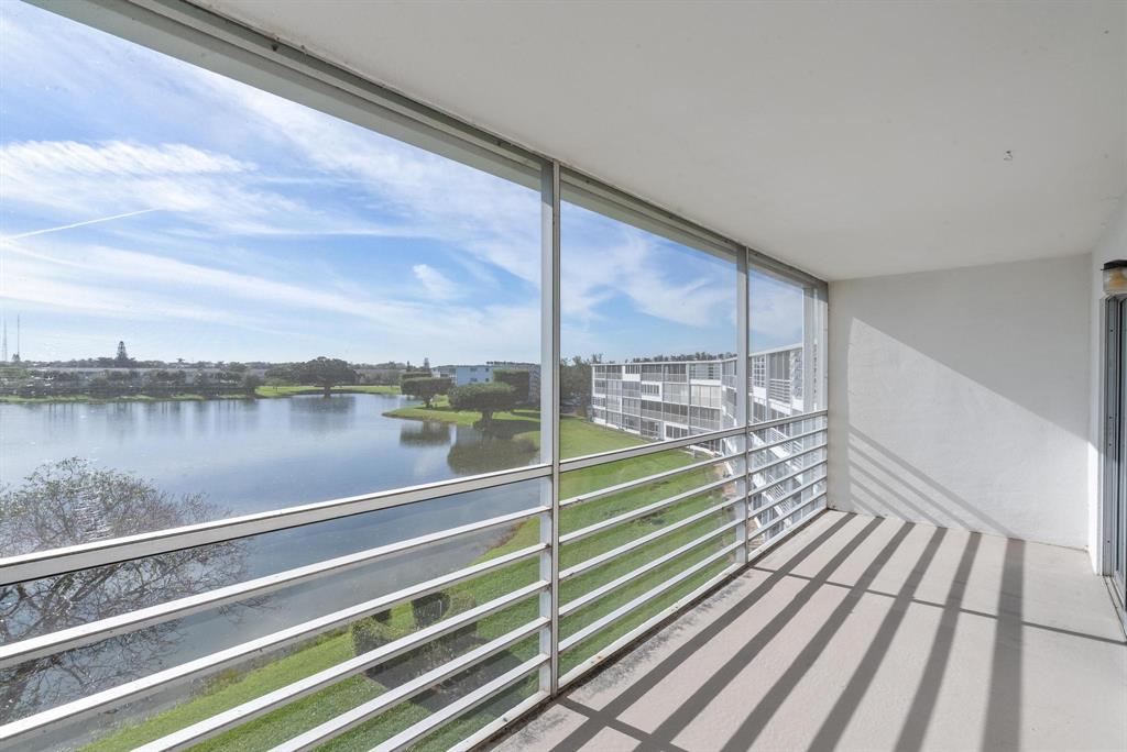 4036 Cornwall East, Unit 4036 Boca Raton, FL 33434 - Photo 17 of 30 a view of a balcony