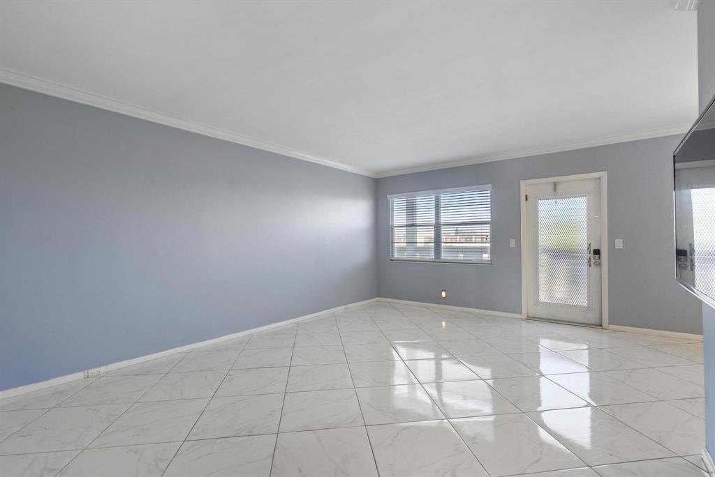 4036 Cornwall East, Unit 4036 Boca Raton, FL 33434 - Photo 9 of 30 a view of an empty room with window