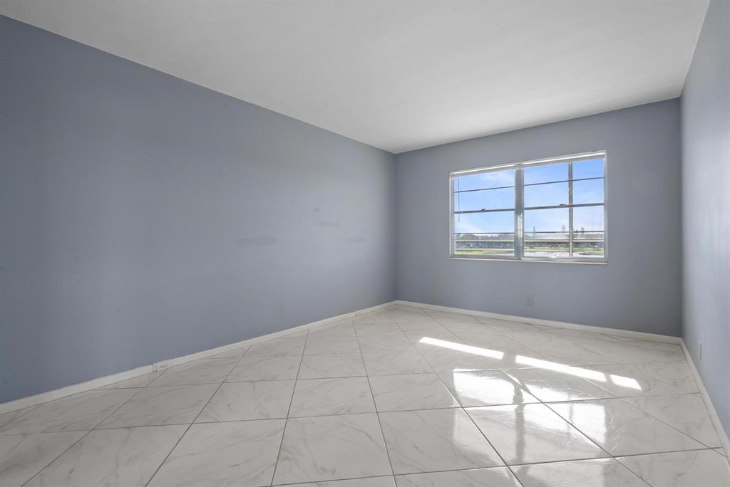 4036 Cornwall East, Unit 4036 Boca Raton, FL 33434 - Photo 10 of 30 an empty room with windows