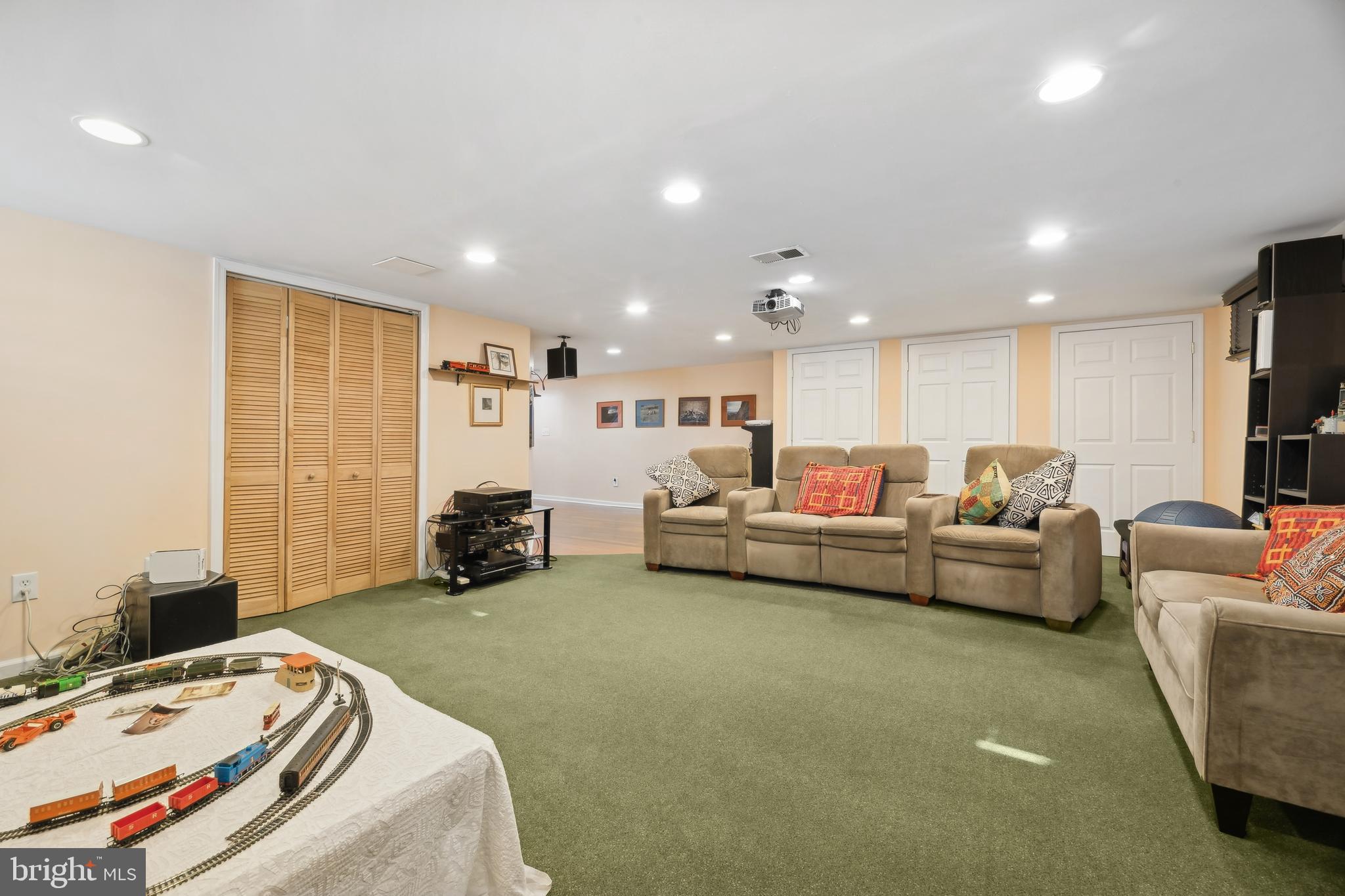 11 Rutledge Court Plainsboro, NJ 08536 - Photo 68 of 72 Gallery Image 68