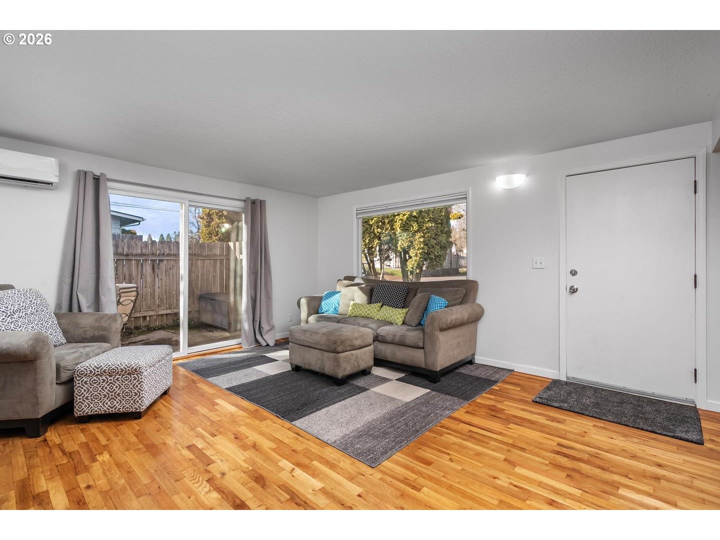 5594 Southwest Erickson Avenue Beaverton, OR 97005 - Photo 2 of 21 Living Room
