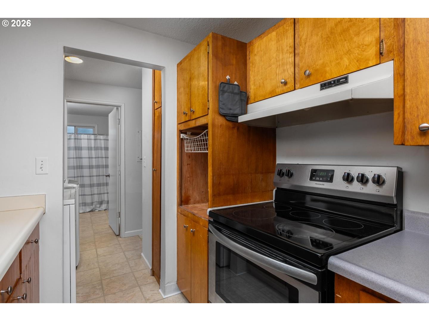 5594 Southwest Erickson Avenue Beaverton, OR 97005 - Photo 8 of 21 Kitchen