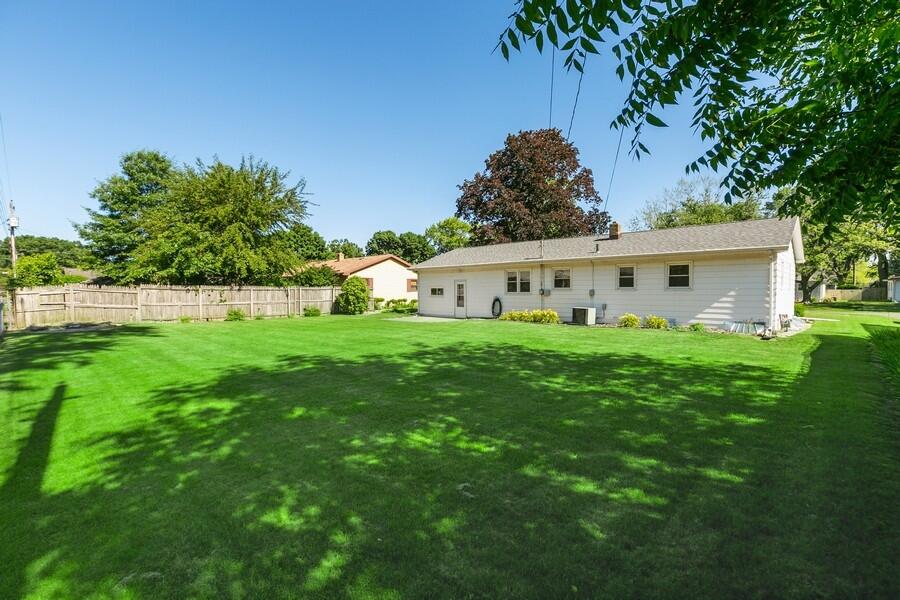 990 Wedgewood Road St. Joseph, MI 49085 - Photo 2 of 10 02_990WedgewoodDr_2002_LowRes