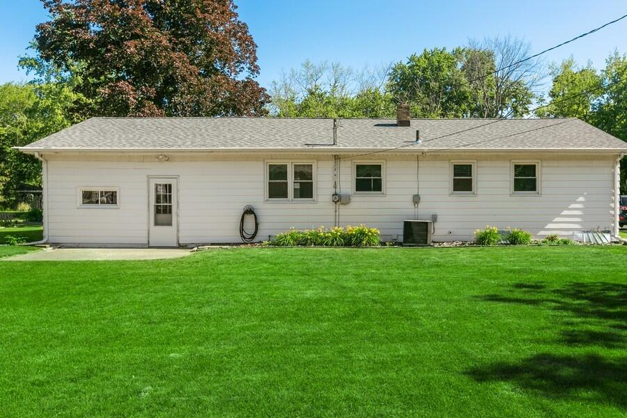 990 Wedgewood Road St. Joseph, MI 49085 - Photo 3 of 10 03_990WedgewoodDr_2003_LowRes