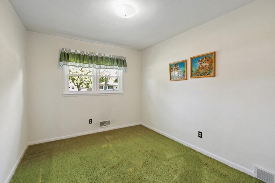990 Wedgewood Road St. Joseph, MI 49085 - Photo 4 of 10 04_990WedgewoodDr_2005_LowRes