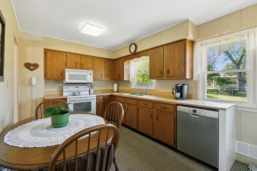 990 Wedgewood Road St. Joseph, MI 49085 - Photo 8 of 10 08_990WedgewoodDr_2010_LowRes