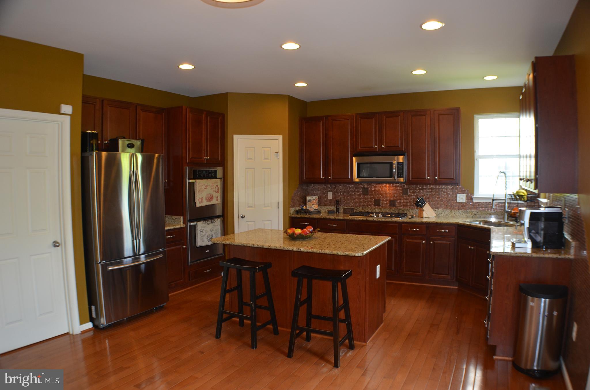 9802 Shaded Day Laurel, MD 20723 - Photo 5 of 39 Sunny Kitchen w/SS appliances, granite countertops