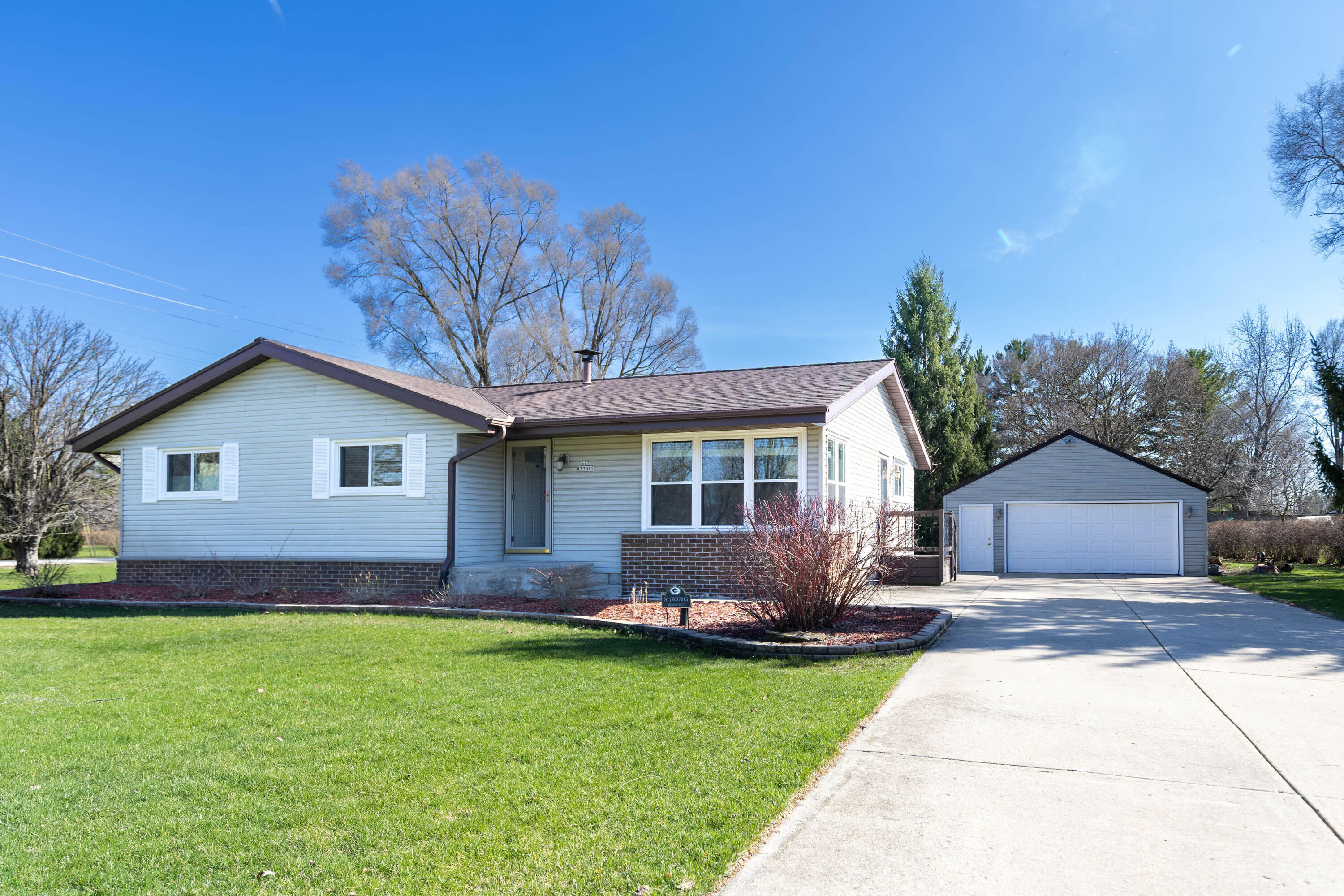 S17W37015 Henry Street Ottawa, WI 53118 - Photo 1 of 1 7P0A8290