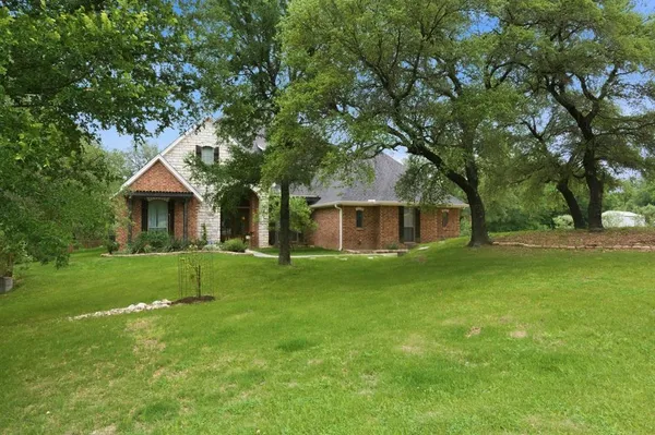 $790,000 | 1012 Vista Hills Drive, Springtown, TX 76082