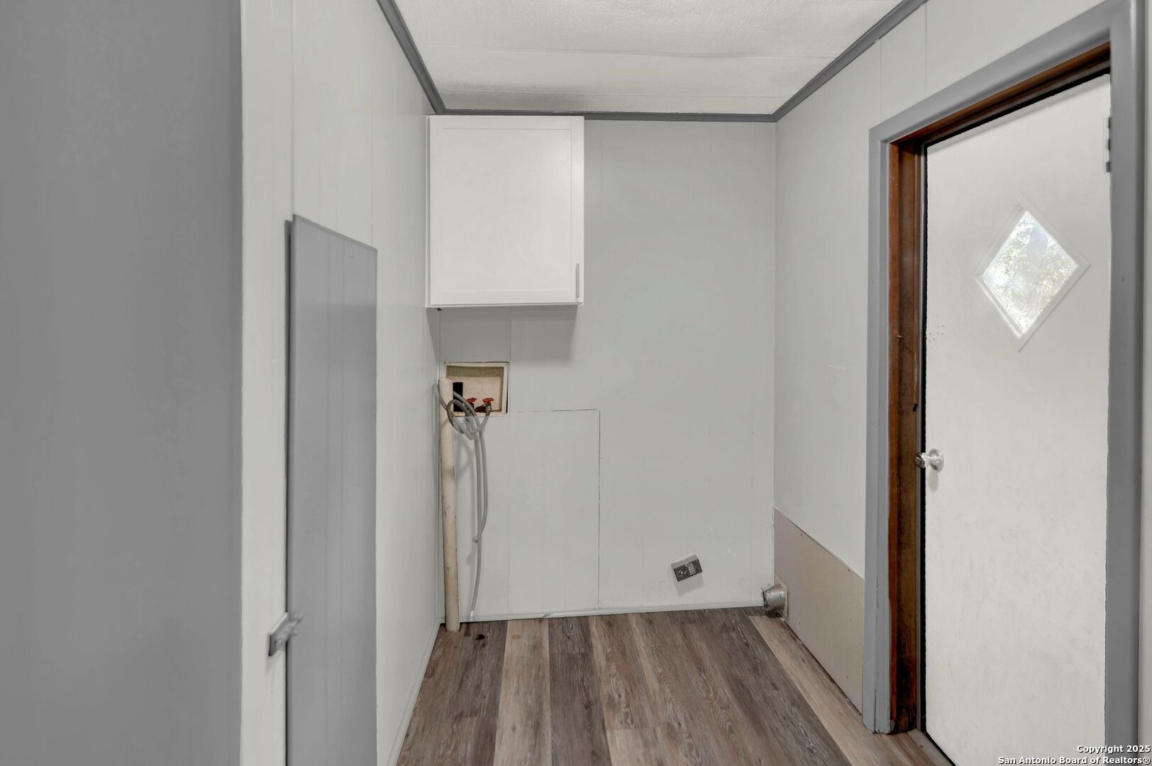 245 Bandera Drive Bandera, TX 78003 - Photo 19 of 37 a view of small space with wooden floor and entrance