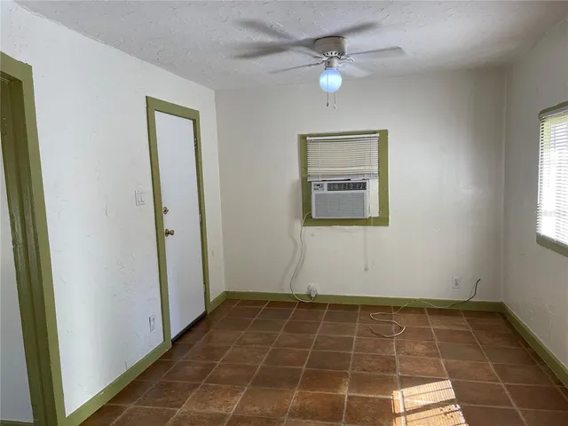 $1,000 | 309 West Comanche Avenue, Unit B, Tampa, FL 33604