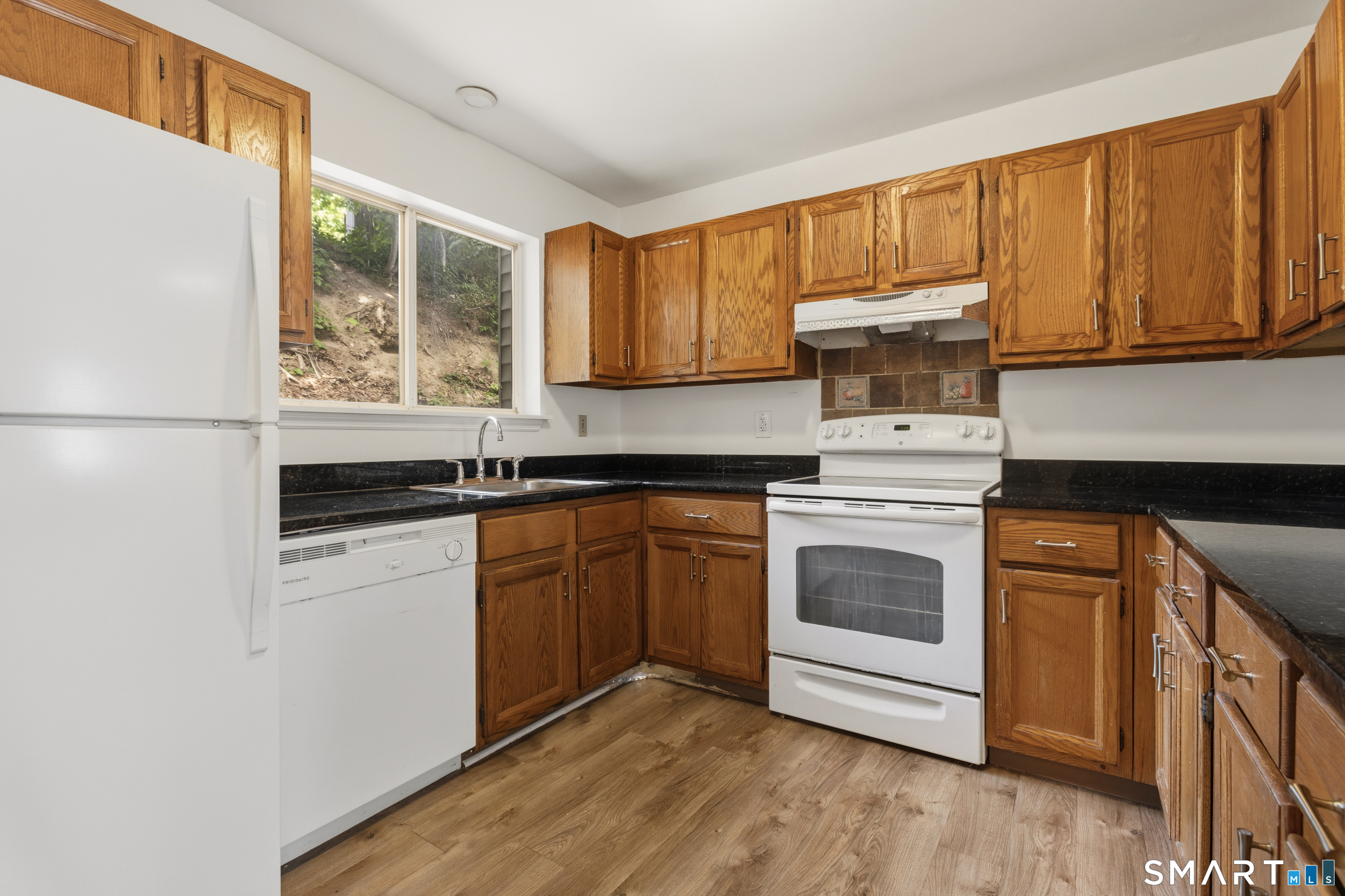 1 Beaver Brook Road, Unit 8 Danbury, CT 06810 - Photo 8 of 40