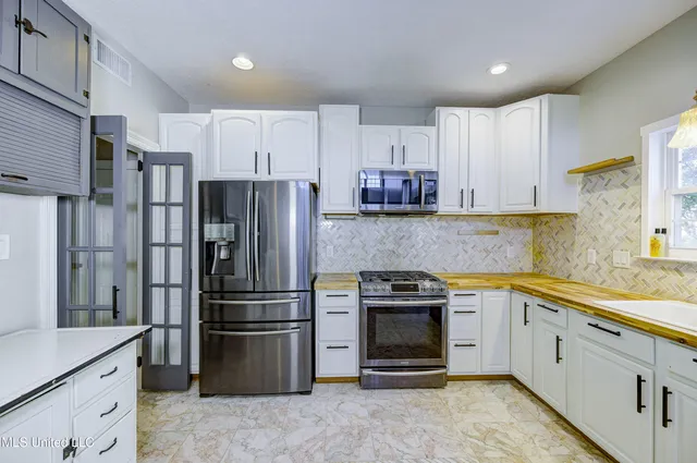 $345,000 | 30 Birkdale Circle, Vicksburg, MS 39183