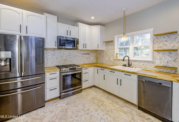 $345,000 | 30 Birkdale Circle, Vicksburg, MS 39183