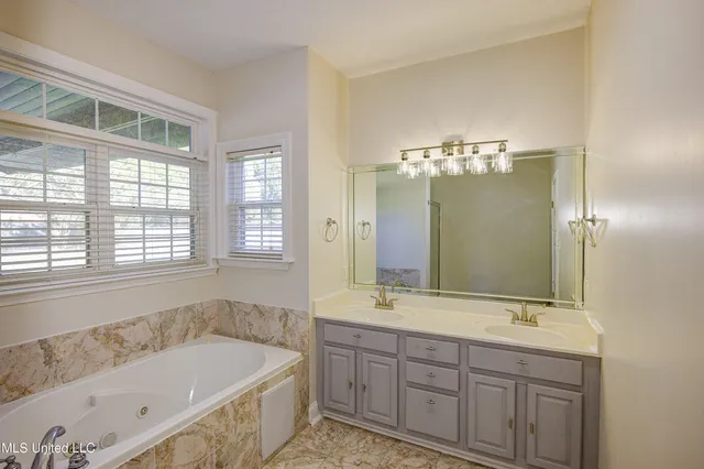 $345,000 | 30 Birkdale Circle, Vicksburg, MS 39183