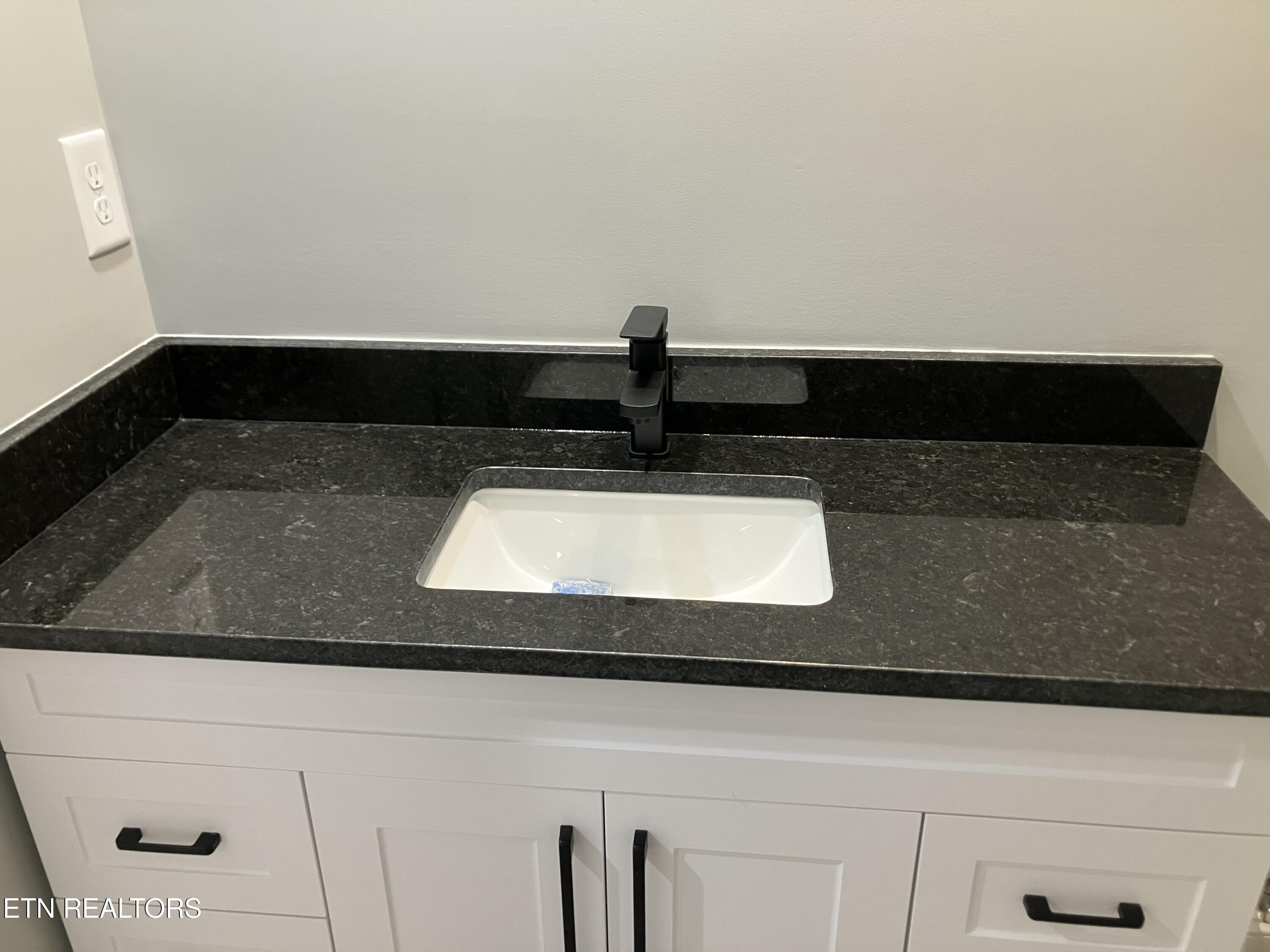 198 Signet Lane Maynardville, TN 37807 - Photo 18 of 35 IMG_5644