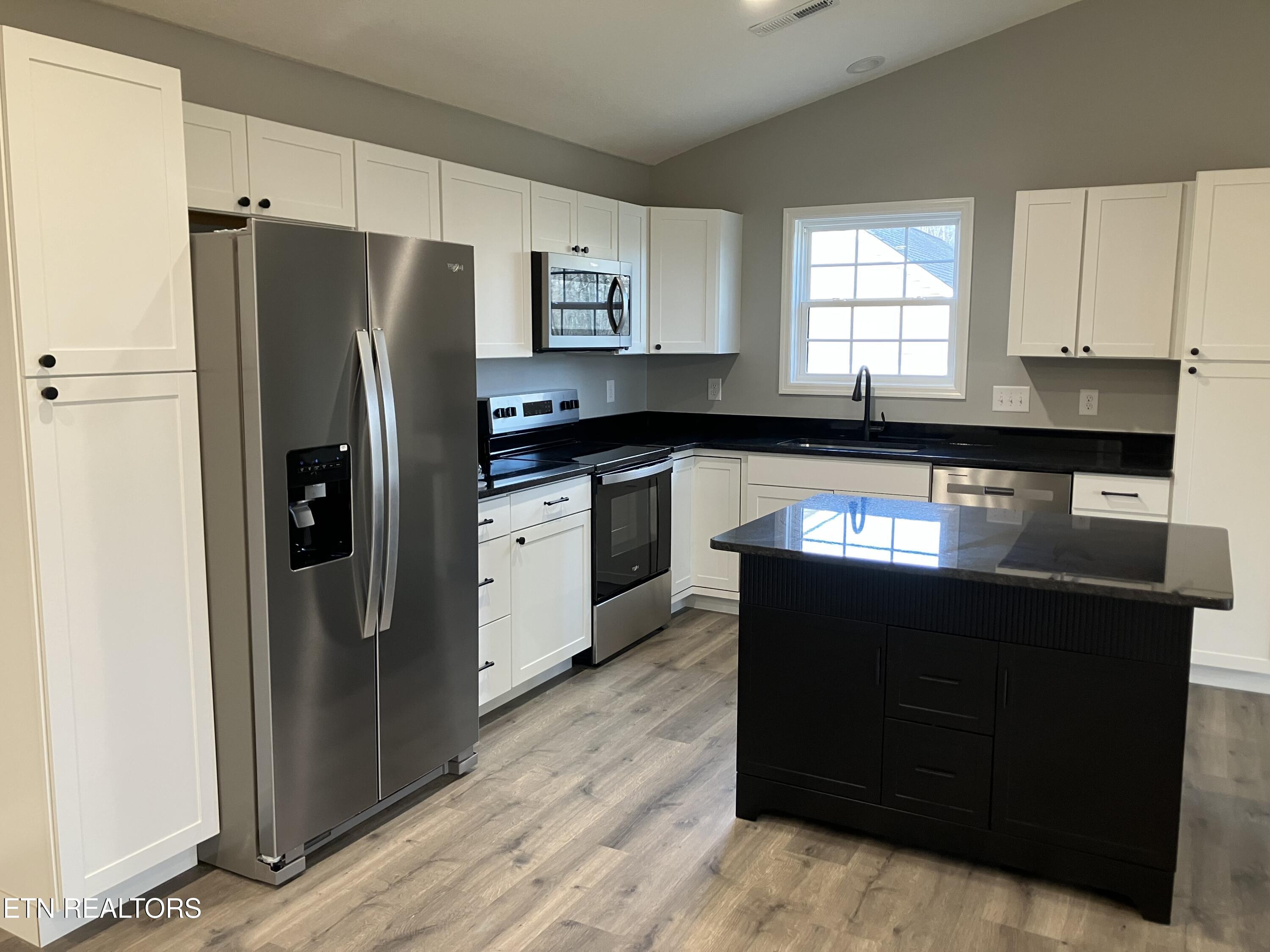 198 Signet Lane Maynardville, TN 37807 - Photo 7 of 35 IMG_5646