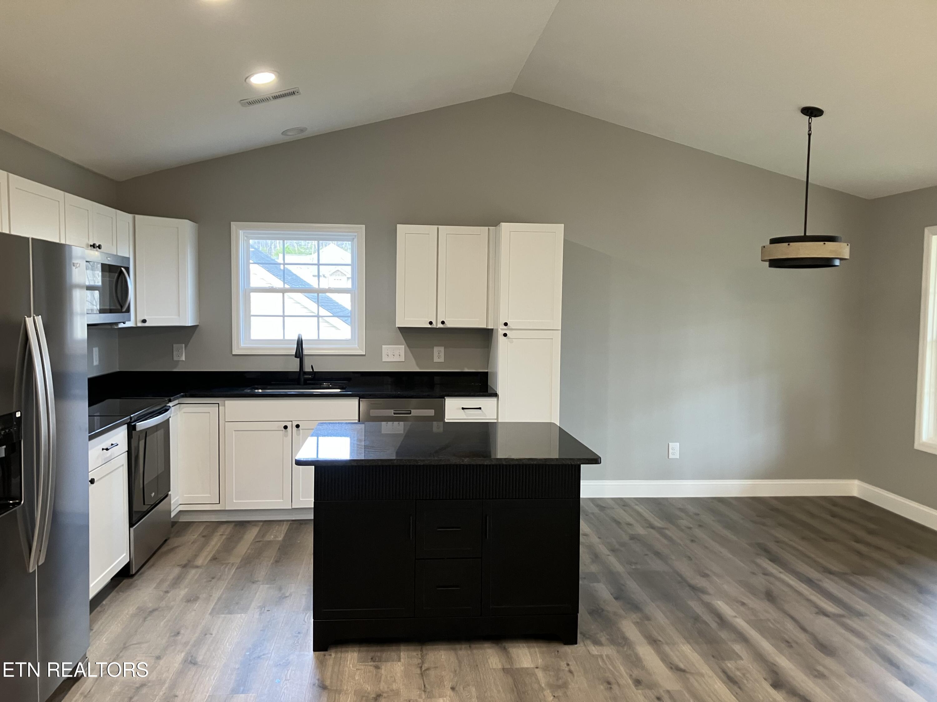 198 Signet Lane Maynardville, TN 37807 - Photo 9 of 35 IMG_5648