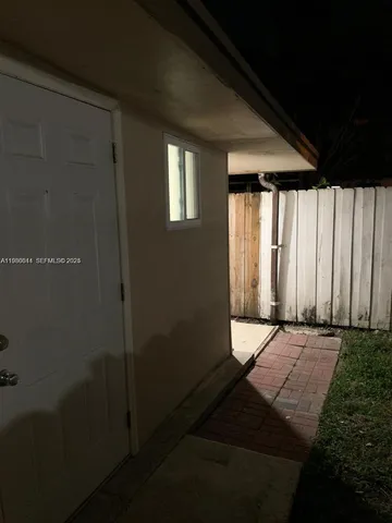 $1,000 | 20811 Northwest Miami Place, Unit B, Miami Gardens, FL 33169