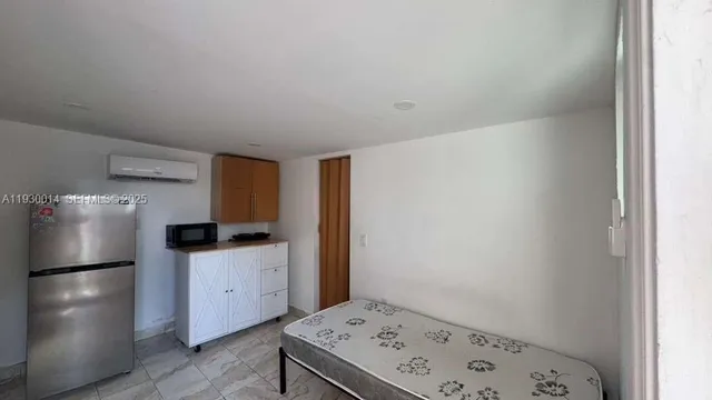 $1,000 | 20811 Northwest Miami Place, Unit B, Miami Gardens, FL 33169