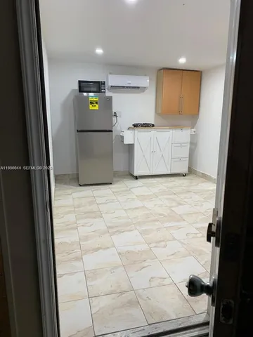 $1,000 | 20811 Northwest Miami Place, Unit B, Miami Gardens, FL 33169