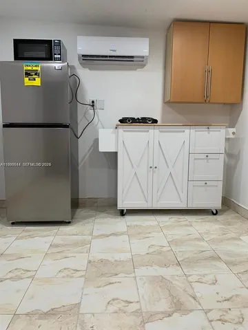 $1,000 | 20811 Northwest Miami Place, Unit B, Miami Gardens, FL 33169