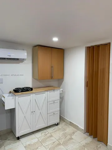 $1,000 | 20811 Northwest Miami Place, Unit B, Miami Gardens, FL 33169