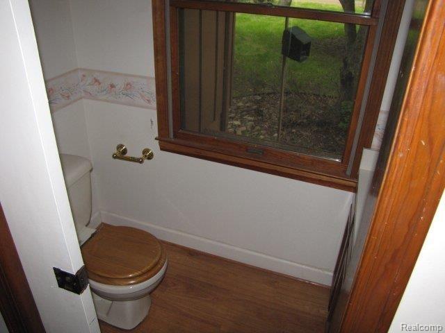 1590 Parke Street Rochester, MI 48307 - Photo 10 of 11 Lav
