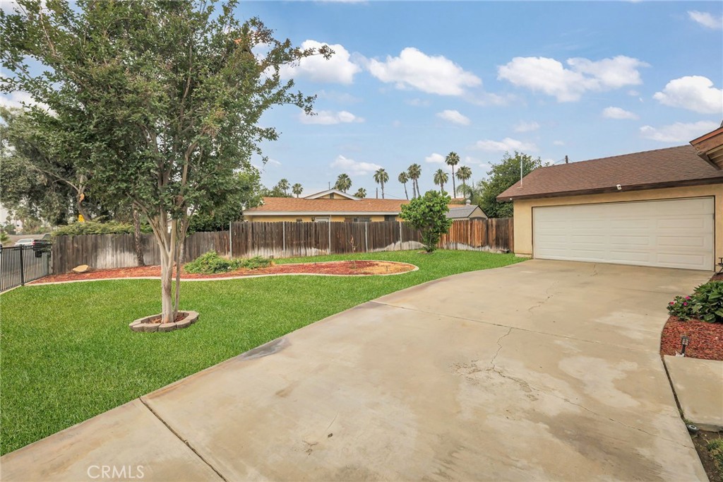 7863 Railroad Avenue Riverside, CA 92504 - Photo 2 of 38