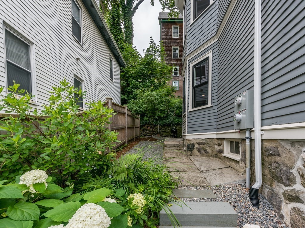 62 Atherton Road, Unit 1 Brookline, MA 02446 - Photo 4 of 32