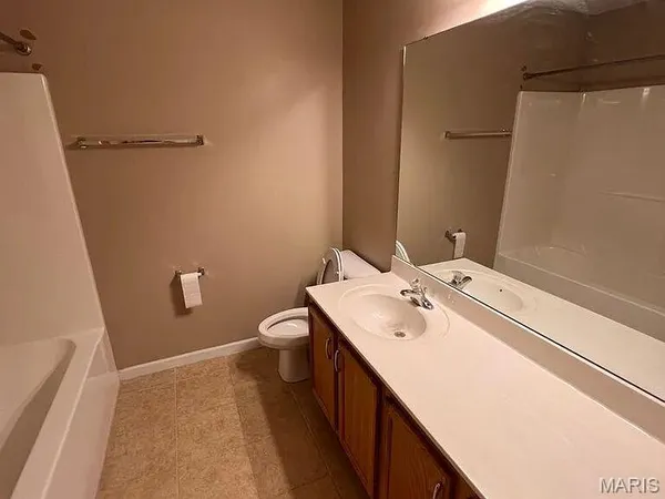 $2,300 | 2429 Heather Hill Court, Belleville, IL 62221