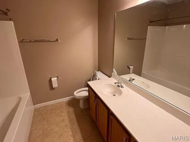 $2,300 | 2429 Heather Hill Court, Belleville, IL 62221