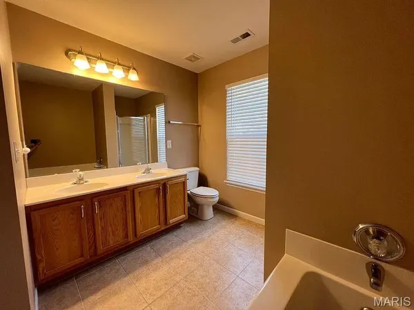 $2,300 | 2429 Heather Hill Court, Belleville, IL 62221