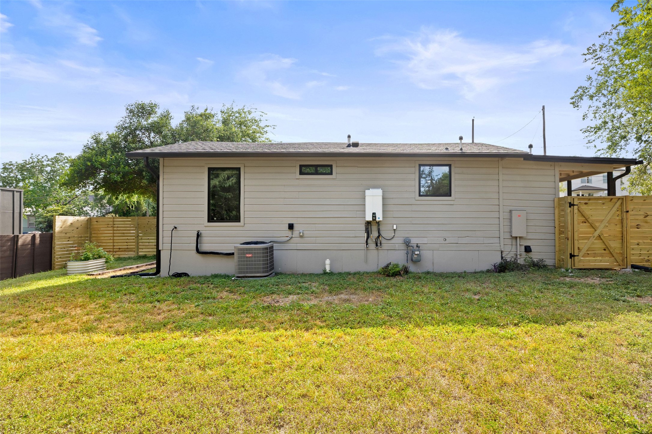1803 Perez Street Austin, TX 78721 - Photo 34 of 40