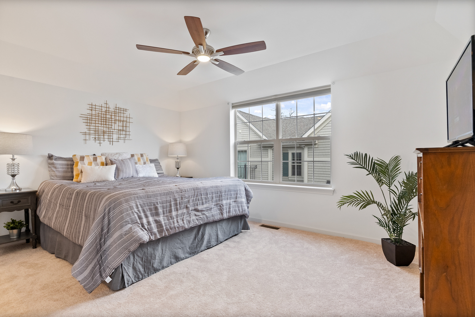 303 South NW Highway, Unit 2 Park Ridge, IL 60068 - Photo 17 of 30 a bedroom with a balcony a bed and a potted plant