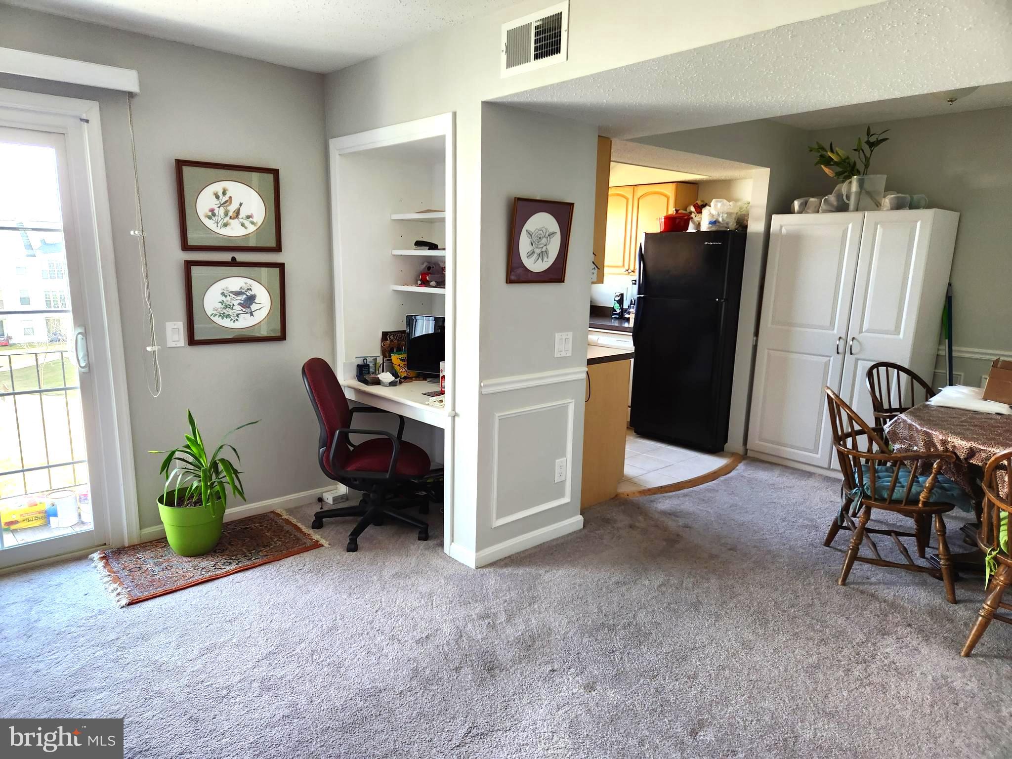 130 Fort Evans Road Southeast, Unit D Leesburg, VA 20175 - Photo 4 of 13 Living Room with Built-in Desk Area