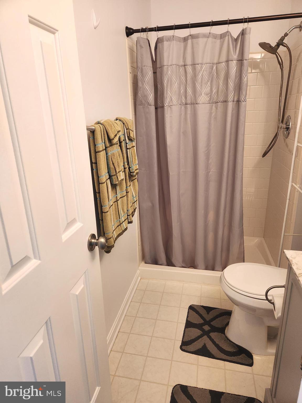 130 Fort Evans Road Southeast, Unit D Leesburg, VA 20175 - Photo 8 of 13 Hall Bath