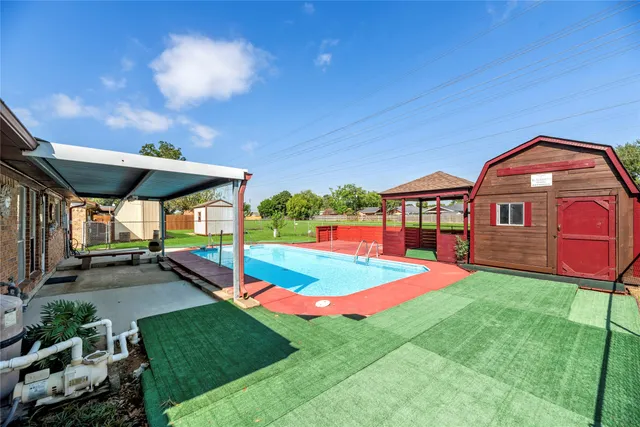 a view of an house with backyard and patio